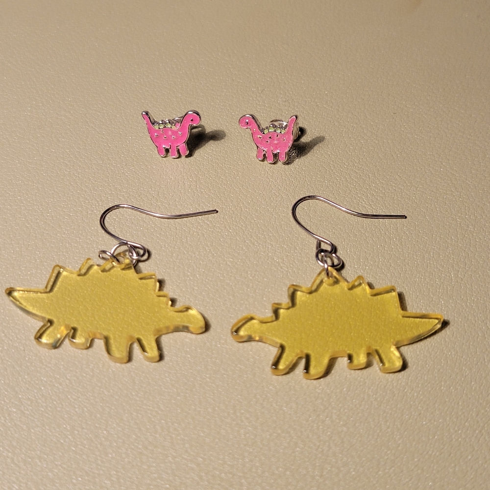 ✨️3 for $15✨️Two pairs of dinosaur earrings